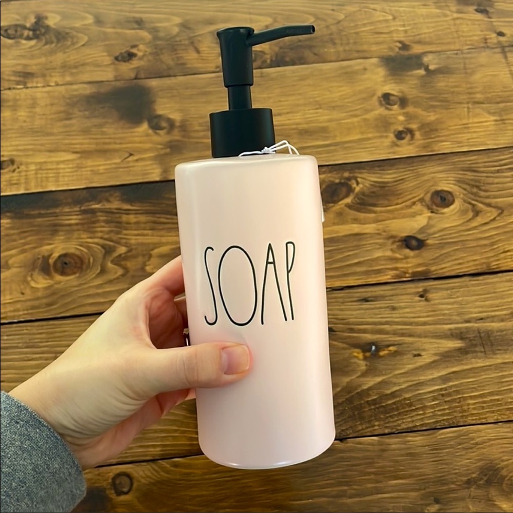 Rae dunn SOAP dispenser - pink ❤️